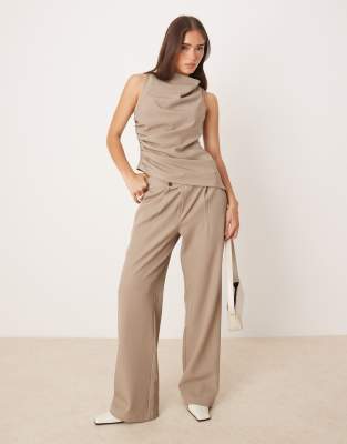 Pretty Lavish Pretty Lavish slouchy tailored trouser in stone-Brown