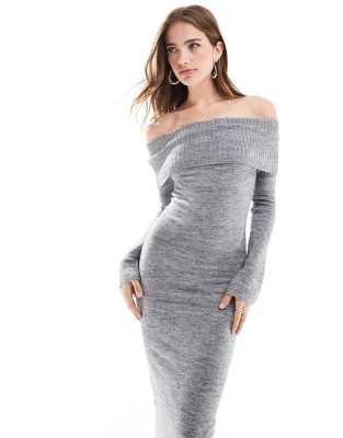 Pretty Lavish - Soreya - Maxi-Strickkleid in Grau mit Carmen-Ausschnitt