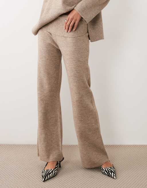 Pretty Lavish stickat set med vikbar midja och vida joggers i taupe, 3 av 5