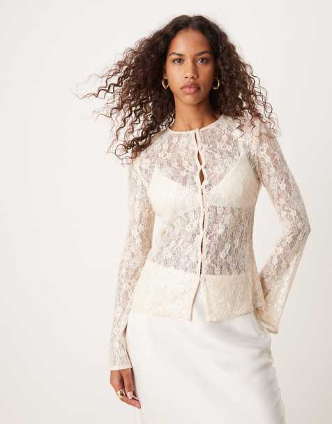 Pretty Lavish – Strickjacke aus austernweißer Spitze mit Paillettenbesatz - view 1