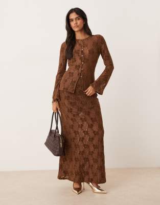 Pretty Lavish - Strickjacke aus Spitze in Schokobraun, Kombiteil-Brown