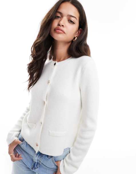 Pretty Lavish – Strickjacke in Creme mit Knopfdetail - view 1