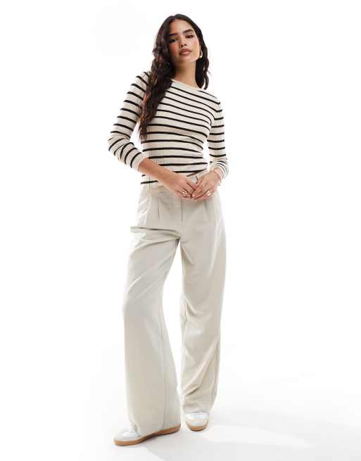 Pretty Lavish – Strickoberteil in gestreiftem Cremeweiß mit U-Boot-Ausschnitt, 3 von 4
