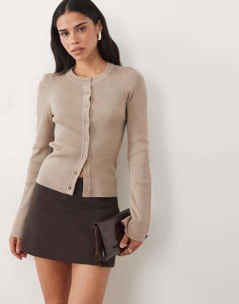 Pretty Lavish Strickoberteil mit Knopfleiste in Taupe - view 1