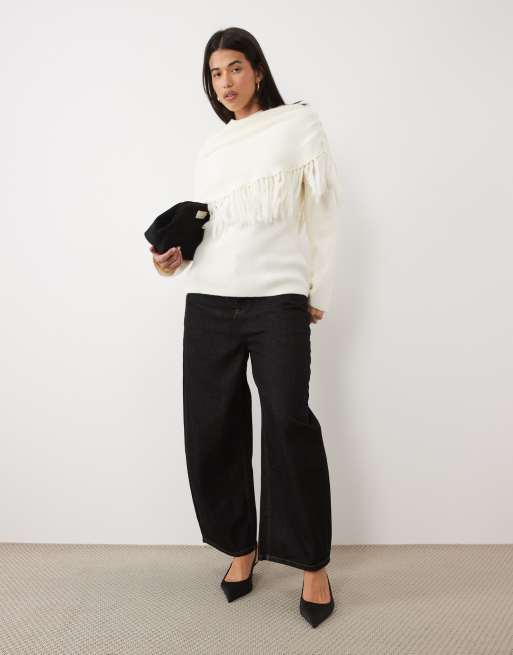 Pretty Lavish Strickponcho mit asymmetrischem Fransendetail in Cremeweiß, 4 von 4