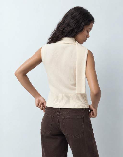 Pretty Lavish Stricktop ohne Ärmel mit hohem Kragen und Schal in Cremeweiß, 7 von 9