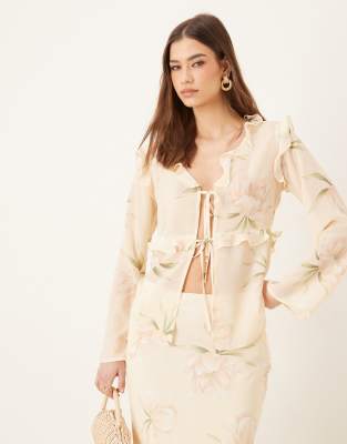 Pretty Lavish - Strukturiertes Chiffon-Oberteil in Cremeweiß mit Rüschen und Blumenmuster, Kombiteil-Bunt