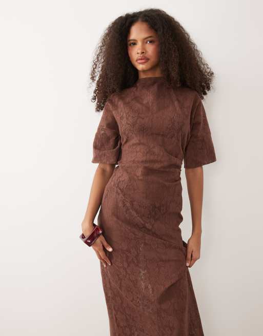 Pretty Lavish - Suvi - Brun hæklet T-shirt-maxikjole, 2 af 4