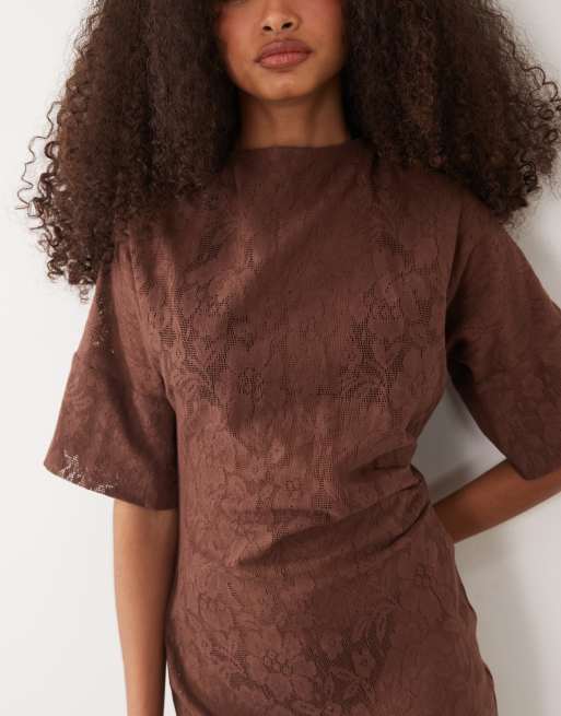 Pretty Lavish - Suvi - Brun hæklet T-shirt-maxikjole, 3 af 4