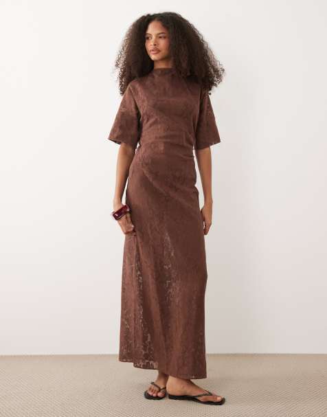 Pretty Lavish - Suvi - Vestito T-shirt lungo all'uncinetto marrone - view 1