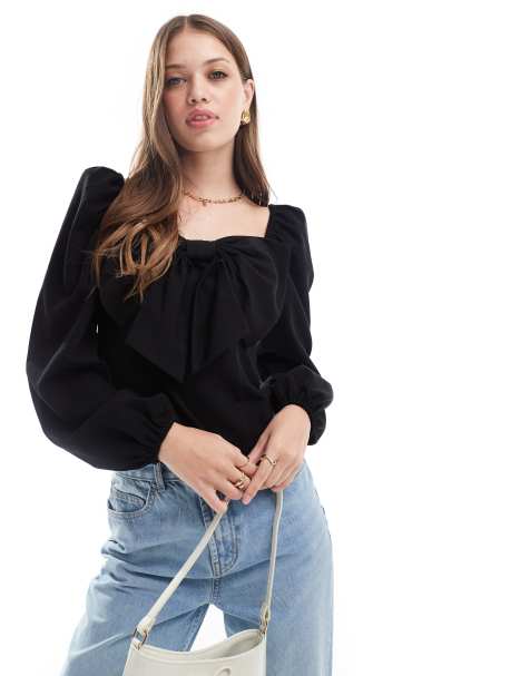 Pretty Lavish – Svart topp med extra stor rosett - view 1