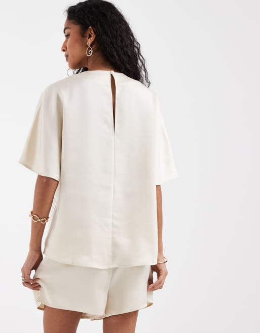 Pretty Lavish t-shirt squadrata in raso color crema, 3 di 4