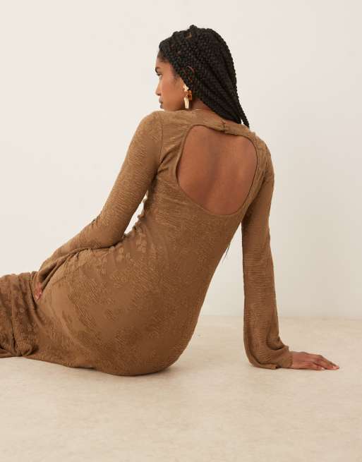 Pretty Lavish - Tanaia - Robe longue en jersey à manches longues - Chocolat fleuri, 3 de 4