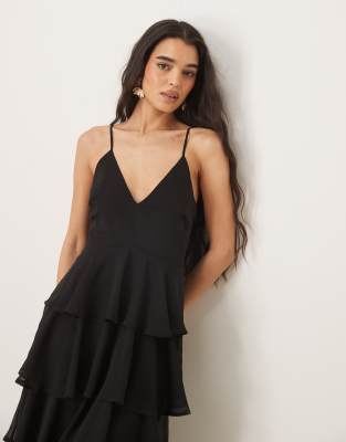 textured ruffle maxi dress in black