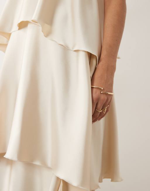 Pretty Lavish – Tove – Maxi-Trägerkleid in Cremeweiß mit eckigem Ausschnitt und extrem gestuften Rüschen, 4 von 4