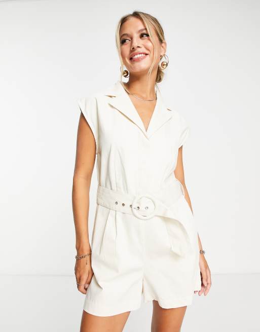 Pretty Lavish - Tuta corta sartoriale bianca con cintura