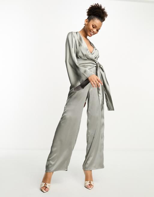 Pretty Lavish - Tuta jumpsuit grigio ardesia con laccio sul davanti e tasche