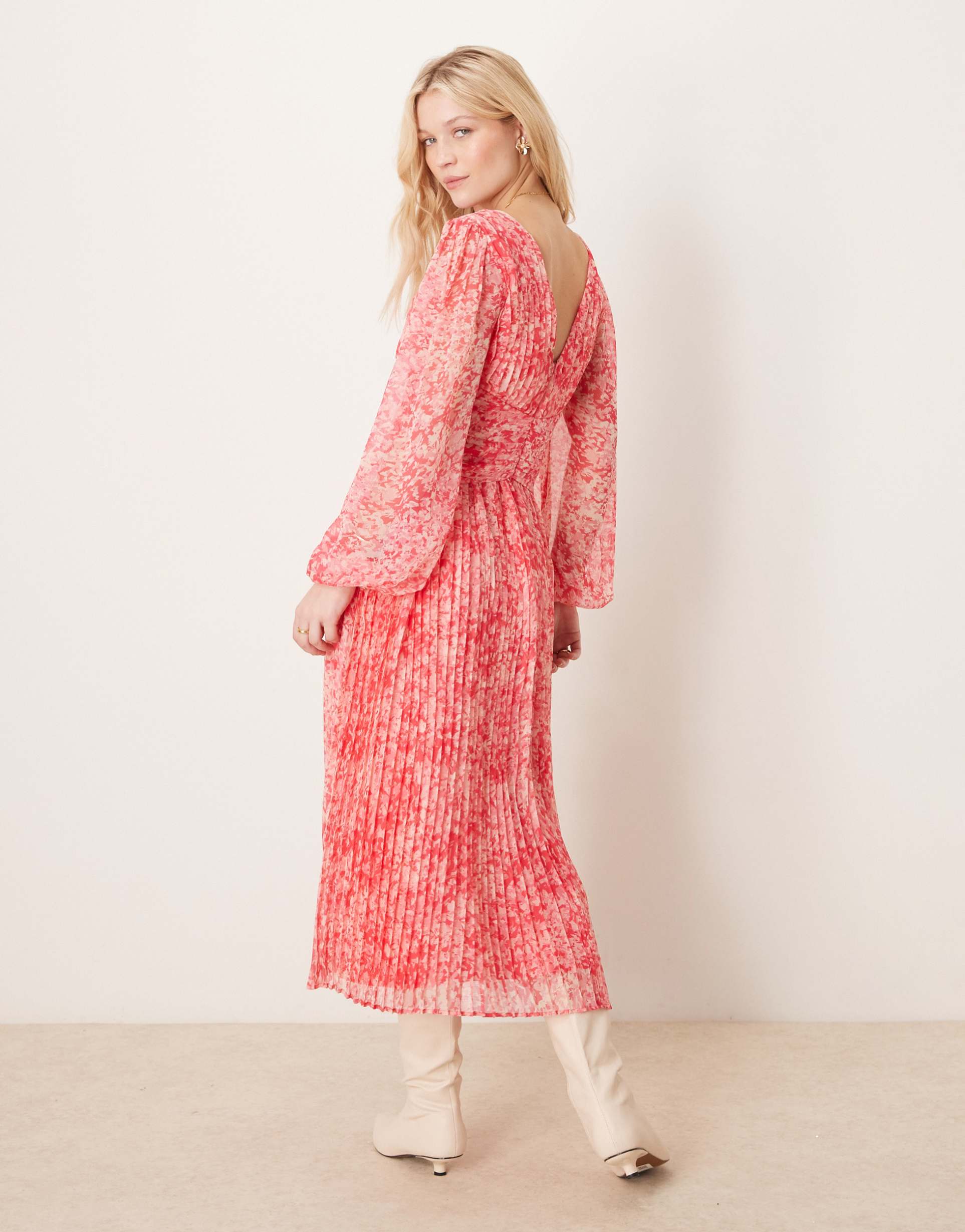 pretty lavish twist bodice pleated maxi dress in pink abstract floral