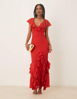 Pretty Lavish - Uma - Gerafftes Maxikleid in Rot mit Flügelärmeln