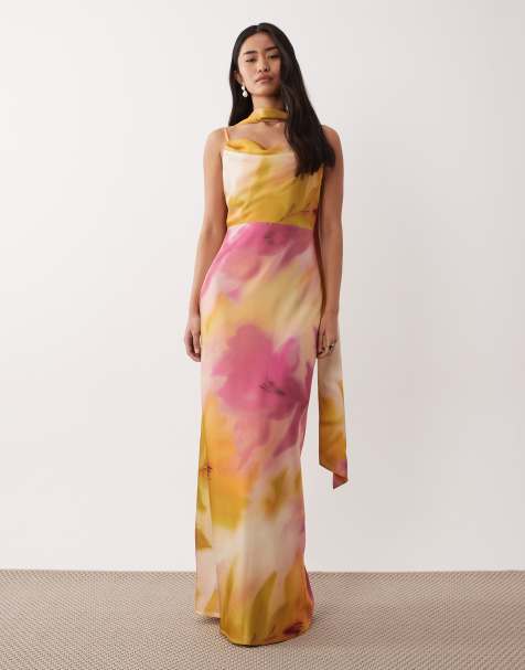 Pretty Lavish - vestido maxi de gasa con detalle de pañuelo, estampado floral rosa y amarillo - view 1