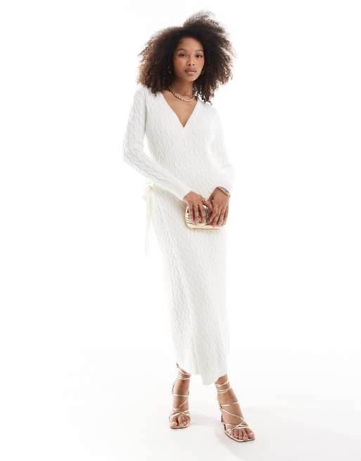 Pretty Lavish - Vestito a portafoglio color crema in maglia lavorata a trecce con gonna al polpaccio