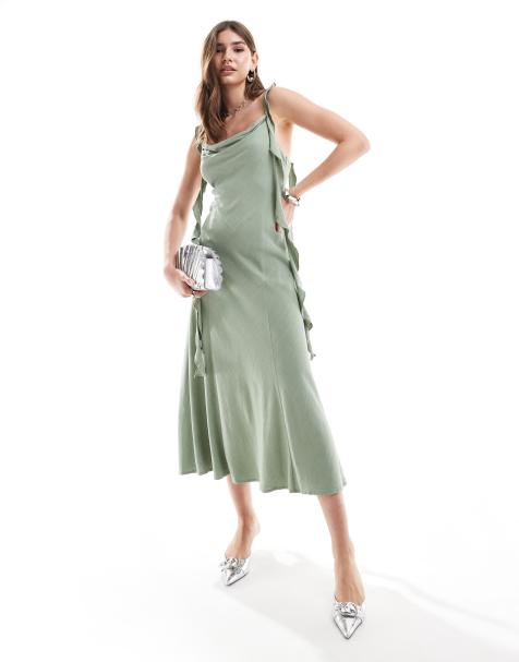 Pretty Lavish - Vestito al polpaccio verde muschio drappeggiato con volant e scollo ad anello - view 1