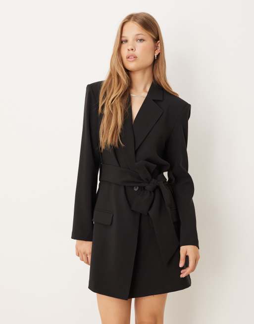 Pretty Lavish - Vestito blazer corto allacciato in vita nero, 2 di 4