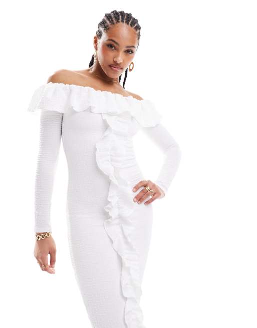 Pretty Lavish - Vestito con gonna al polpaccio e scollo Bardot con volant crema