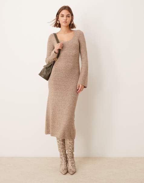 Pretty Lavish - Vestito con gonna al polpaccio in maglia marrone tenue con scollo rotondo - view 1