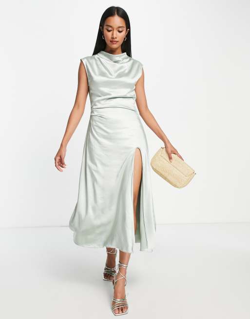 Pretty Lavish - Vestito con gonna al polpaccio in raso drappeggiato color salvia