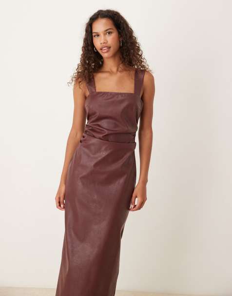 Pretty Lavish - Vestito in pelle sintetica color vino arricciato con scollo squadrato e gonna al polpaccio - view 1