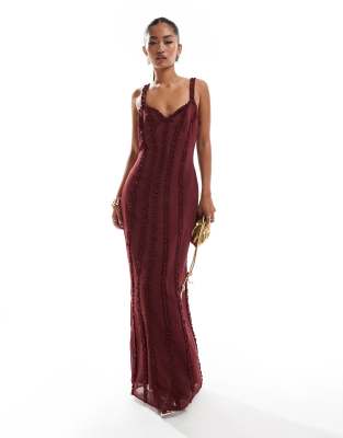 Pretty Lavish - Vestito lungo color vino con scollo a cuore e volant