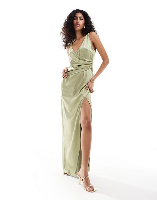 Pretty Lavish - Vestito lungo da damigella avvolgente in raso color oliva