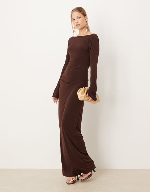 Pretty Lavish - Vestito lungo marrone in jersey con scollo ad anello sulla schiena, 2 di 4