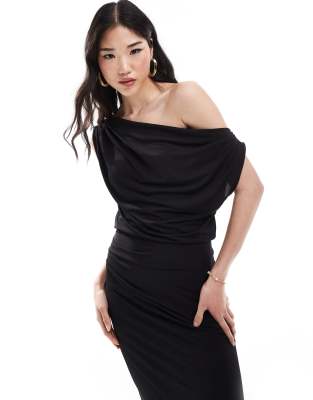 Pretty Lavish - Wadenlanges, gerafftes Kleid in Schwarz mit One-Shoulder-Träger