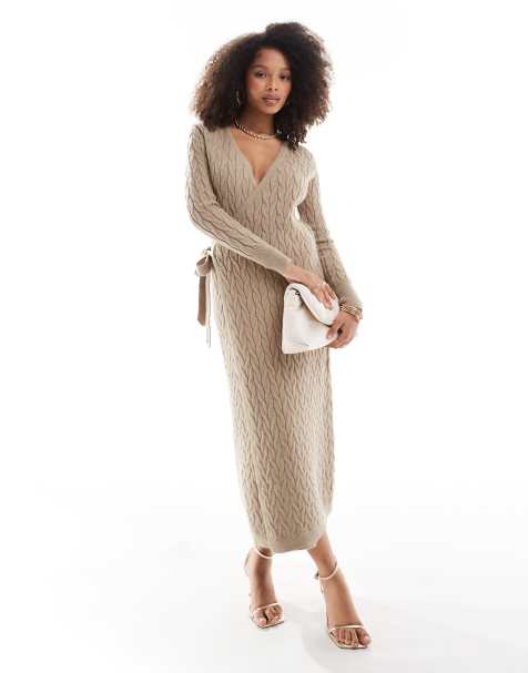 Pretty Lavish – Wadenlanges Wickel-Strickkleid in Taupe mit Zopfstrickmuster - view 1