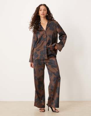 Pretty Lavish - Weit geschnittene Hose in Schokobraun mit abstraktem Muster, Kombiteil-Brown