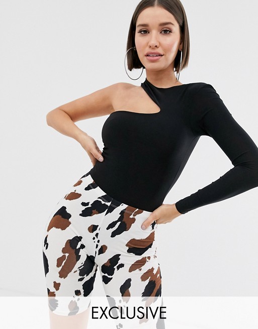 PrettyLittleThing Basic one shoulder body with cut out in black