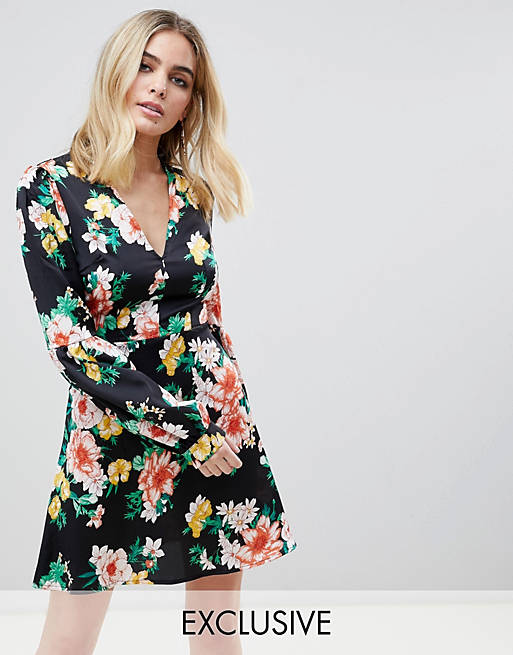 PrettyLittleThing exclusive floral print dress