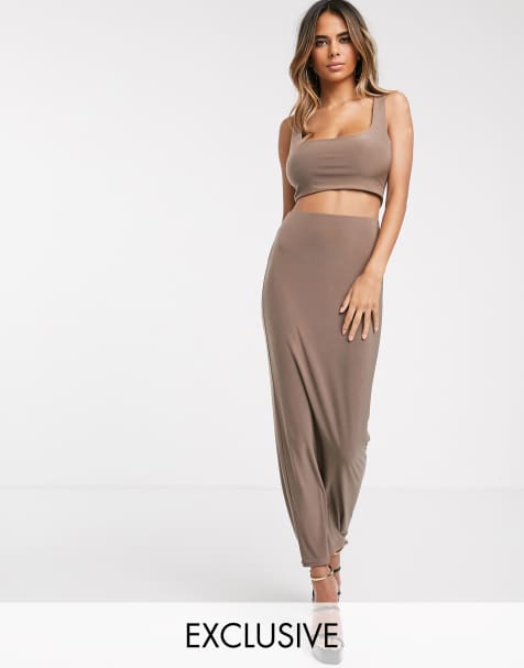 PrettyLittleThing – Figurbetonter Midirock in Braungrau, Kombiteil