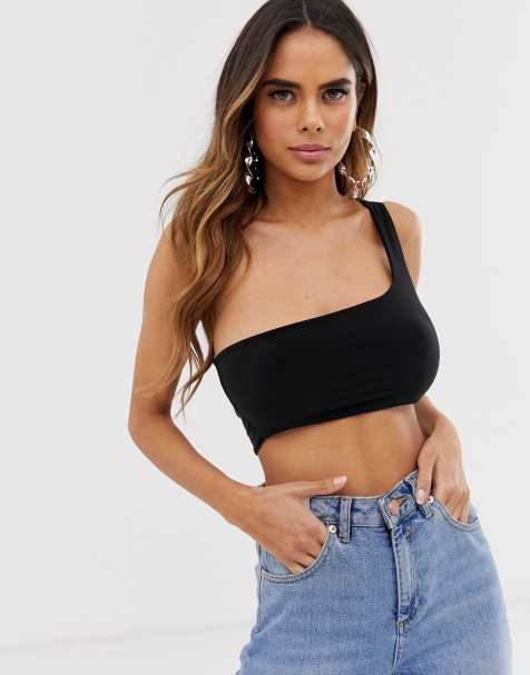 PrettyLittleThing – Klassisches, kurzes Oberteil in Schwarz mit One-Shoulder-Träger