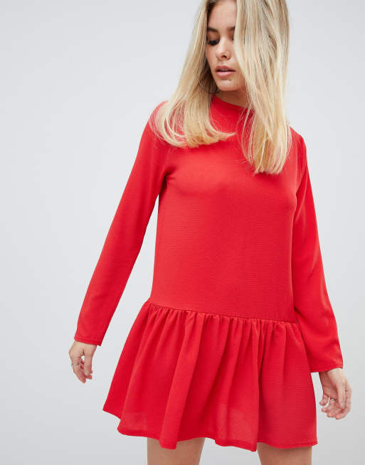 PrettyLittleThing – Langärmliges Etuikleid in Rot mit Rüschensaum