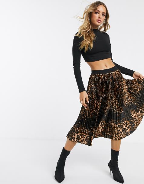 PrettyLittleThing – Midi-Faltenrock mit Leopardenfellmuster
