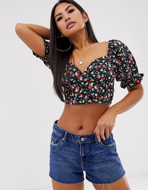 PrettyLittleThing puff sleeve crop top in black ditsy