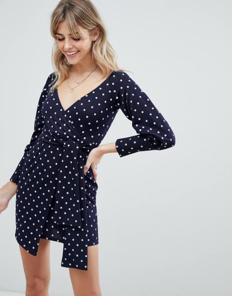 PrettyLittleThing - Robe courte cache-cÅ“ur Ã  pois - Bleu marine