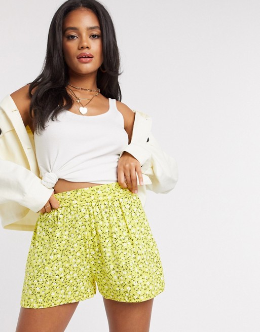 PrettyLittleThing shorts in ditsy floral print