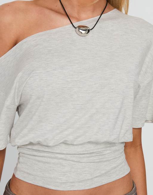 Princess Polly - Ashlinn - T-shirt drapé à épaules dénudées et taille cintrée - Gris, 2 de 4