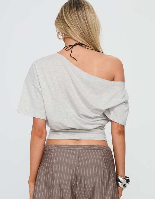 Princess Polly - Ashlinn - T-shirt drapé à épaules dénudées et taille cintrée - Gris, 3 de 4