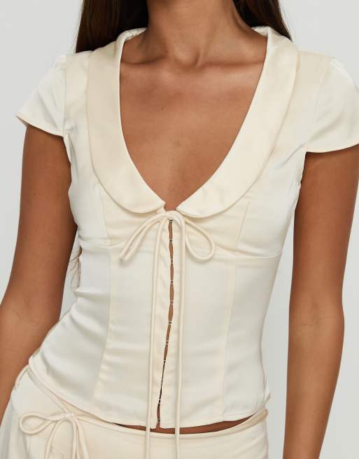 Princess Polly - Aubrette - Top d'ensemble en satin avec manches courtes, col et liens noués devant - Crème, 3 de 3