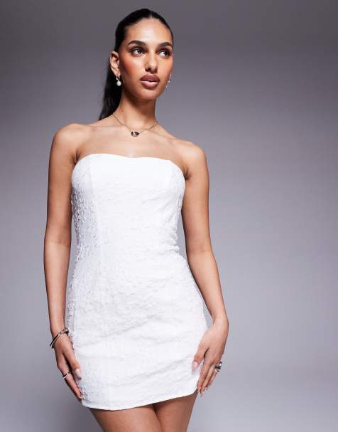 Princess Polly – Biała profilowana sukienka mini z dekoltem bandeau i haftowanym wzorem - view 1